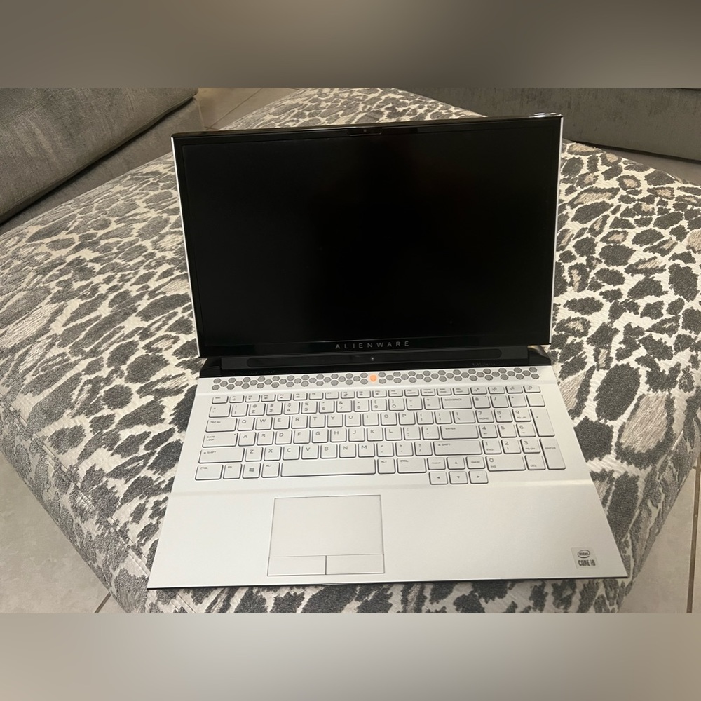 Alienware 51m R2 Gaming Laptop - Picture 11 of 11